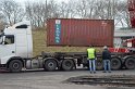 LKW umgestuerzt Niehler Hafen P287